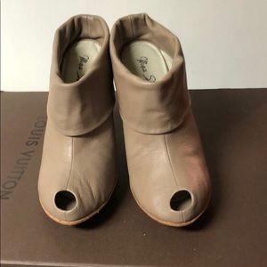 Woman leather high heel boots